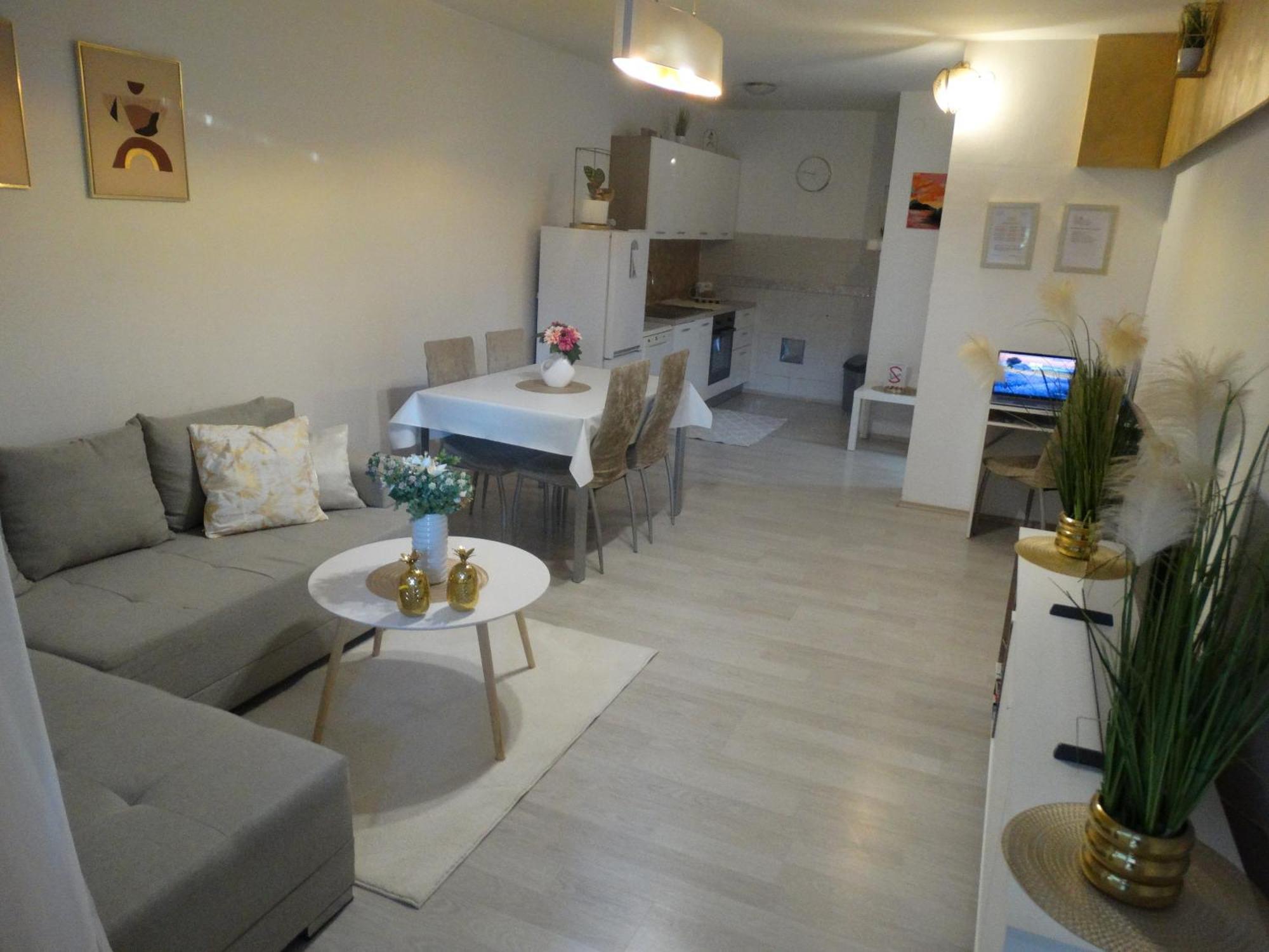 Golden Star Apartament *