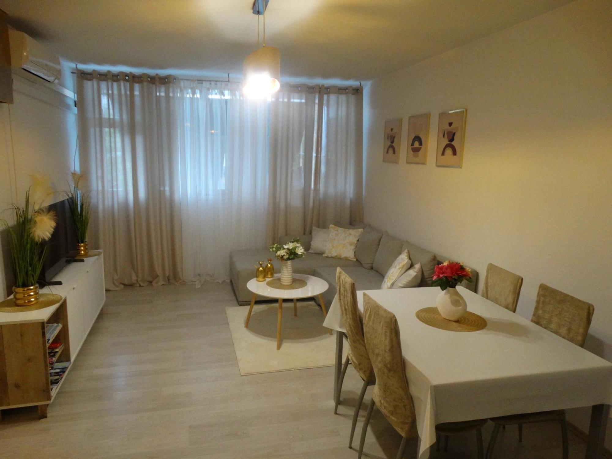 Apartament Golden Star *